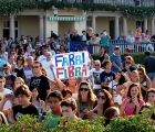 I fans di Fabri Fibra  dopo la corsa alla premiazione