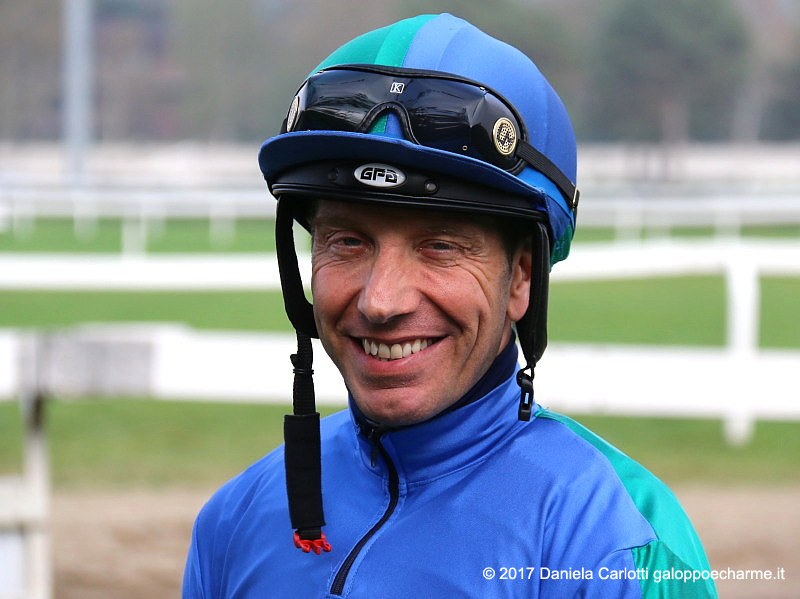 Il jockey Luca Maniezzi