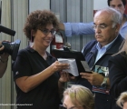 A sinistra Barbara Iovenale (SGA), a destra Il Sig. Felice Villa (Sc. Effevi) che ha appena acquistato il lotto N°71