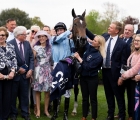 Catchet-surrounded-by-some-of-her-20-jubilant-owners-nmarket-uk-1-maggio-2022