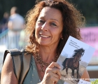 L'allevatrice Giovanna Romano (Centro Equino Arcadia) con un nuovo testo sulle genealogie  dei purosangue