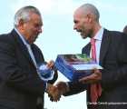 Giuseppe Botti riceve il Premio all'allevatore da NBF Lanes