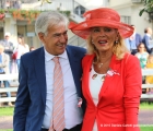 Mariella Borsani  in bianco e rosso in compagnia dell'allevatore dott. Brischetto