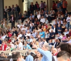 Il pubblico in Tribuna Principale durante l’arrivo delle Oaks d’Italia