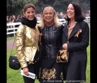 Da sinistra : Sarah Nidoli, Isabella Bezzera e la sig.ra Scarpellini al tondino del Jockey Club