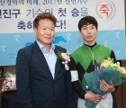 jockey-jeon-jin-gu-seen-here-after-riding-his-first-winner-pic-kra-14-giugno