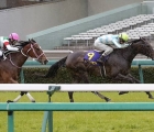 Daring Tact (right) wins the Oka-sho ahead of Resistencia on Sunday at Hanshin Racecourse in Takarazuka, Hyogo, 13 04 2020