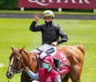 frankie-dettori-aboard-stradivarius-after-a-fourth-goodwood-cup-win-for-the-six-year-old-28-luglio-2020-uk