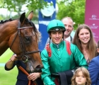 Soumillon e Vadeni alla premiazione per la vittoria nel Prix du Jockey Club