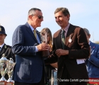 Il Dr. Salice Sc. Rencati viene premiato per la vittoria della sua Folega nelle Oaks D'Italia (G2)