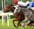  Lovelyn con in sella Robert Havlin al centro vince le Oaks d'Italia 2015 di una corta testa, seconde a pari merito la grigia Full of Beauty e Joyful Hope in un arrivo serrato