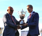 Il Sig. Luigi Roveda premiato dal Dr. Marzullo per la vittoria di Assiro  nel GP di Milano 2019