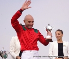 Walter Gambarota raggiante per la vittoria viene premiato 