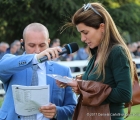 A sinistra Max Bertolini intervista l'allenatrice Cristiana Brivio al tondino del Premio Certosa (LR)