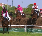 Uni Light con in sella Pastuszka, in testa al Grande Steeple Chase di Milano.