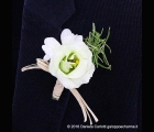 Un pin floreale offerto da Frida's