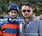 Il fantino Fabio Branca con il trainer di Giogiobbo, Francesco Santella. al tondino del Premio Carlo Bascapè
