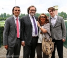 Da sinistra Luca Fortuzzi e Daniele Fortuzzi di Galoppo & Charme, la sig.ra Ramondini Talon ed il nipote( Sc. Talon)
