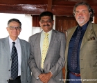 Da sinistra Mr. G. Venkatesan (Administrative Officer del Royal Western India Turf Club Ltd), Mr. Satish R. Iyer (Registrar, Indian Stud Book) e Daniele Fortuzzi di Galoppo & Charme