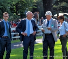 L' allevatore Crespi (2° da sinistra) al Tondino del Premio di Lombardia