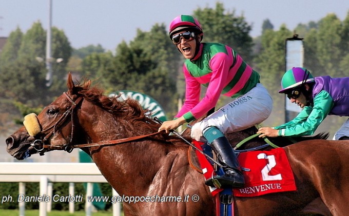 Benvenue con in sella Federico Bossa vince il Gran Premio di Milano (G1)