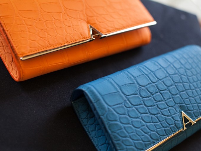 Raffinate pochettes in vivaci colori primaverili di Araldi 1930 Raffinate pochettes in vivaci colori primaverili di Araldi 1930